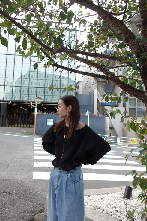 オフショルルーズニット